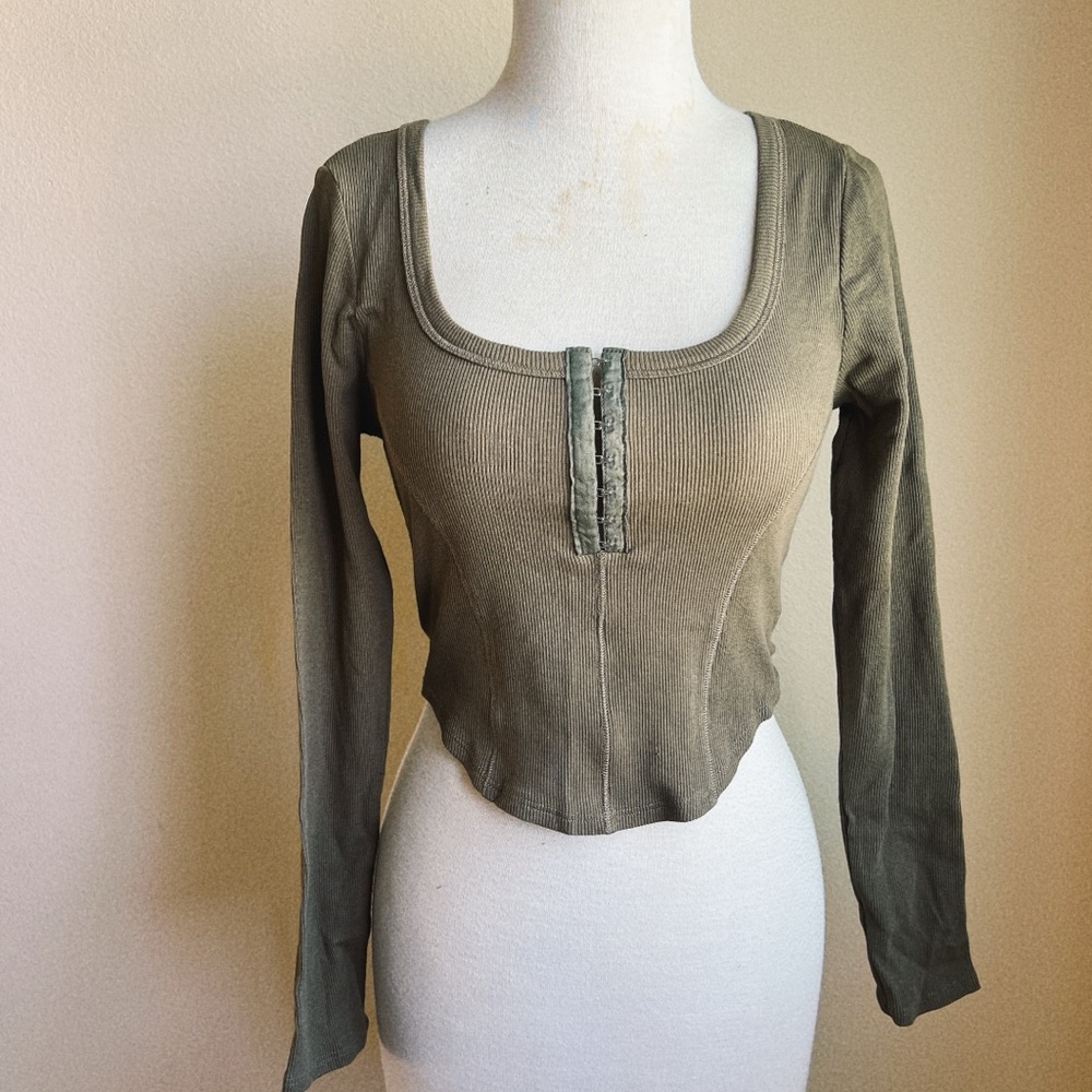 Bozzolo Olive Ribbed Long-Sleeve Scoop Top with Hook Detail